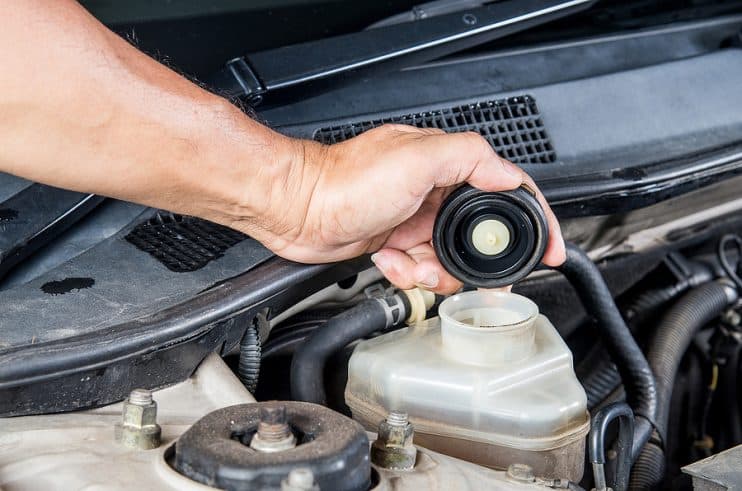 Topping up brake fluid