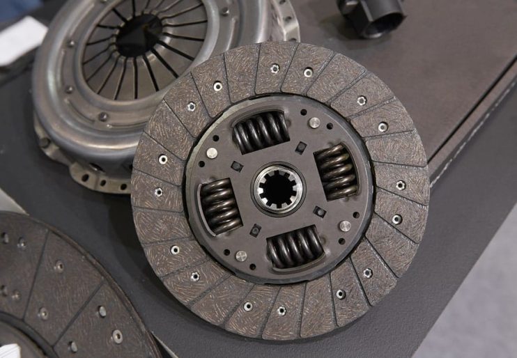 What does it mean when your clutch is slipping?
