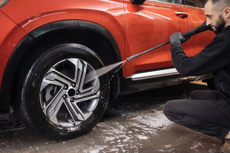 Rinsing car wheel