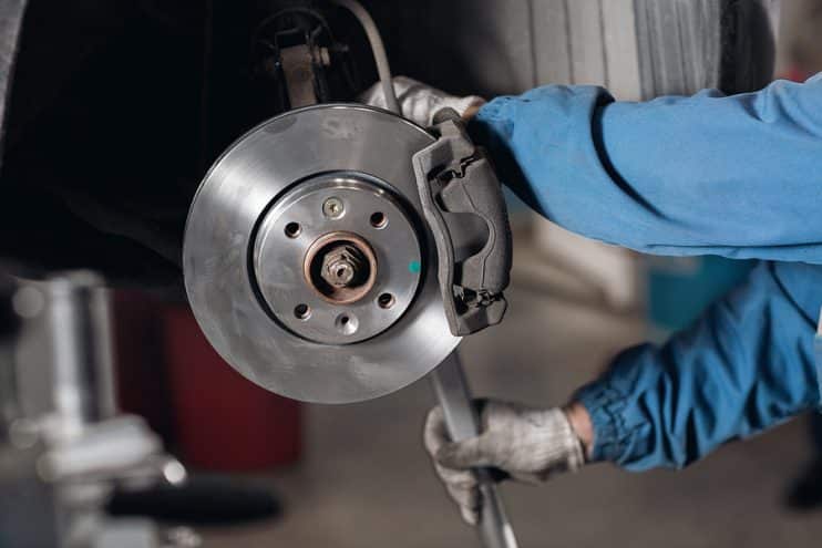 Replacing brake discs