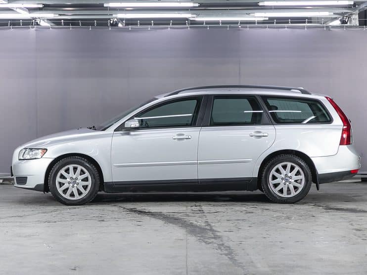 Volvo V50 side view